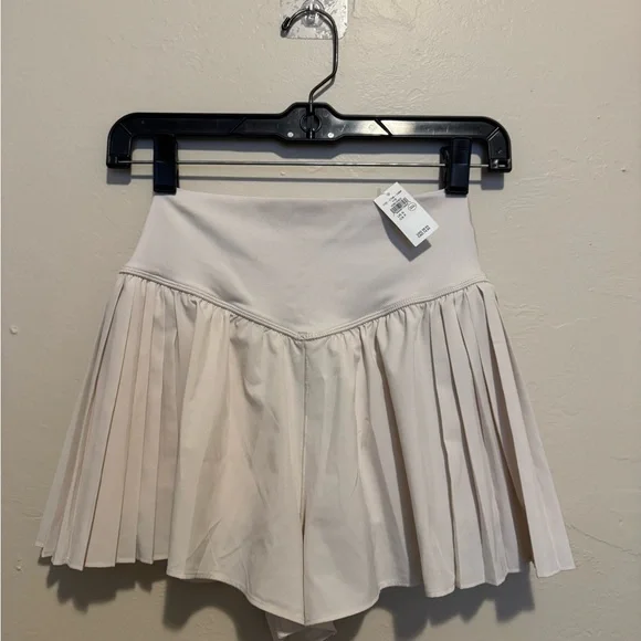 Aerie Cream Pleated Skort - Picture 2 of 5